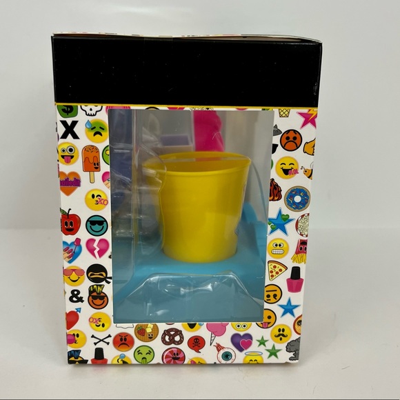 Emojination Set 3 pc Set Unicorn Toothbrush Holder Folding Toothbrush Rinse Cup - Picture 3 of 10